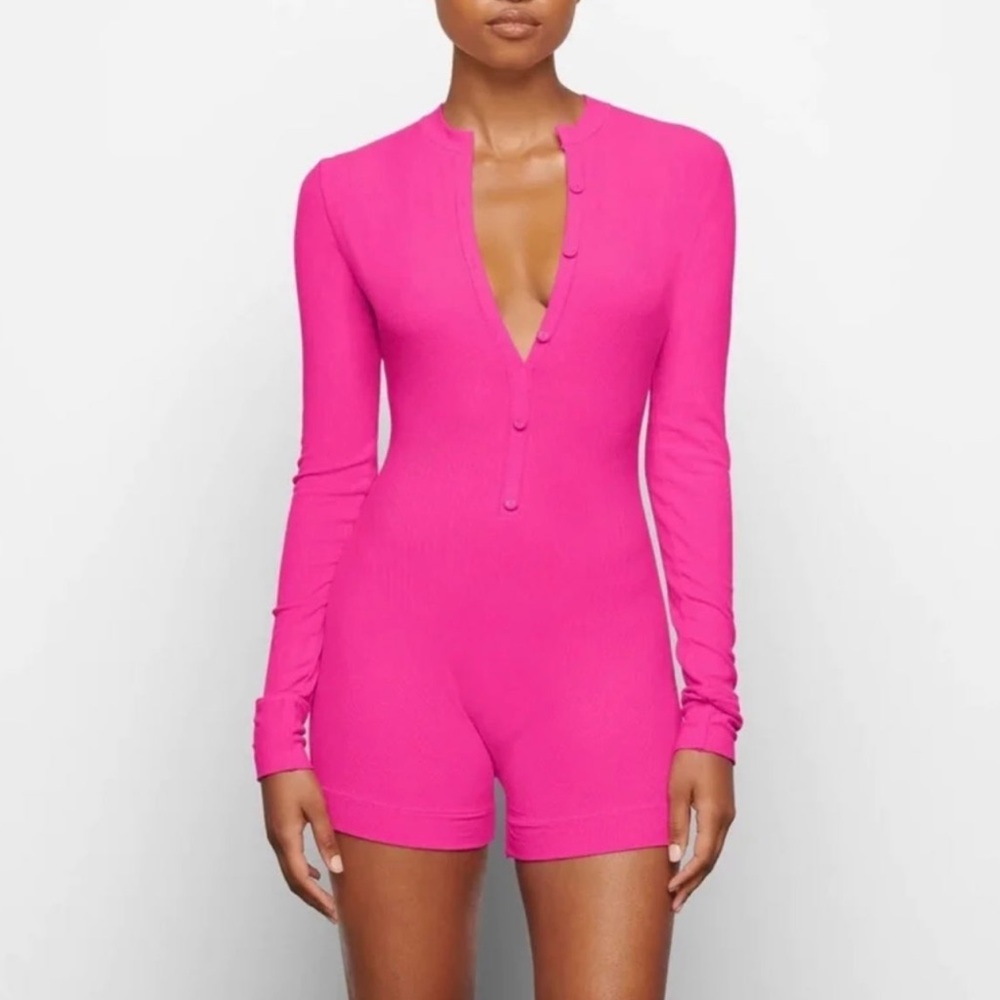 SKIMS SOFT LOUNGE ONESIE IN PINK XS